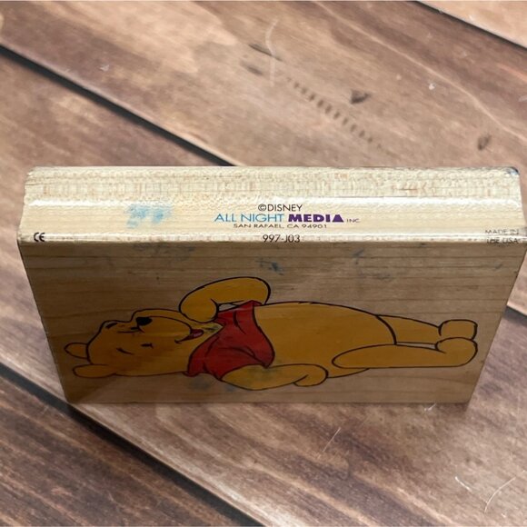 DISNEY ALL NIGHT MEDIA 997-J03 LAUGHING POOH BEAR WOOD MOUNTED RUBBER STAMP - Picture 4 of 6